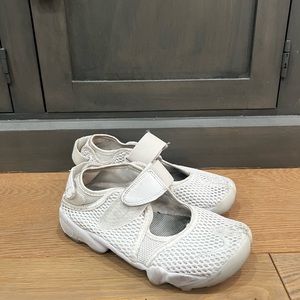 Nike Women's Air Rift BR Breathe Shoes White Platinum